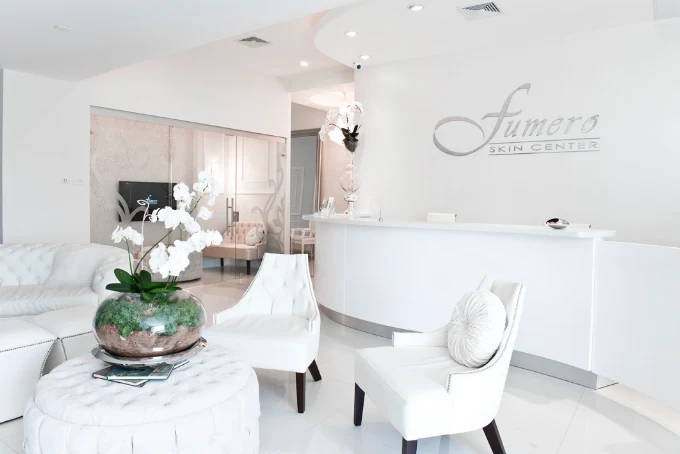 Recepción de Fumero Dental Center en Escazú